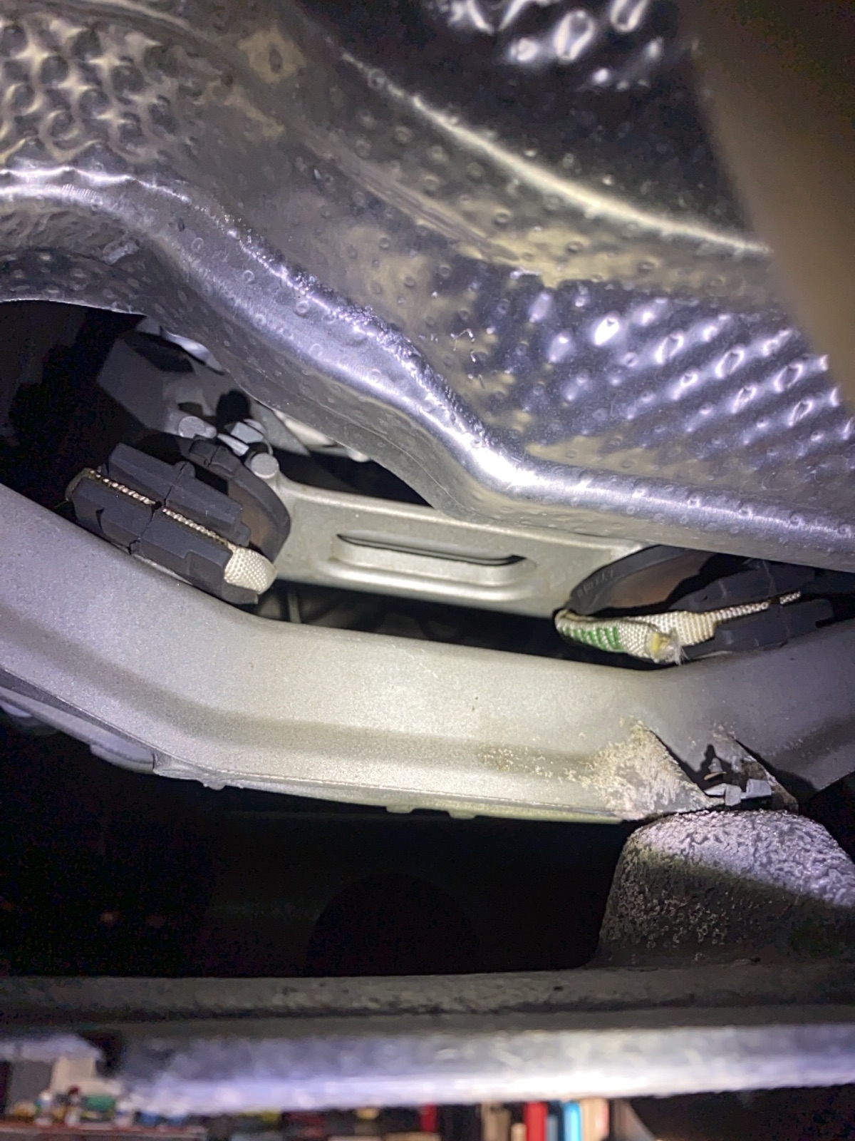 signs of failing engine mounts on a BMW
